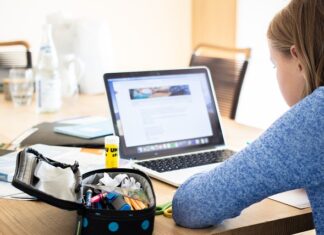 Na czym polega e nauczanie?